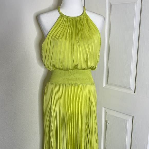 Joie Haltertop Pleated Midi Dress in Limeade Size Medium New - Picture 3 of 12